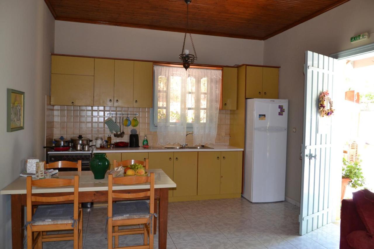 Mihaila Seaside: 2 Bedroom Bungalows Kefalonia Spartia  Exterior photo