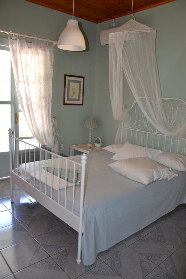 Mihaila Seaside: 2 Bedroom Bungalows Kefalonia Spartia  Exterior photo